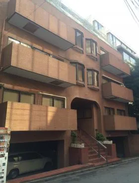 栄屋ハウスの外観