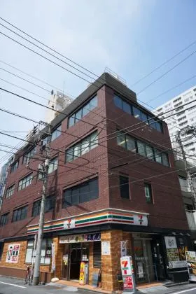 山市ビルの外観