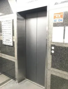 クリハシビルの外観
