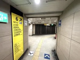 出入口6を目指す