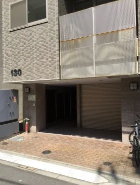 130ビルの外観