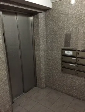 130ビルの外観