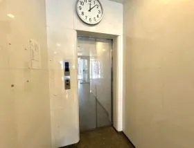 御苑ビルの外観