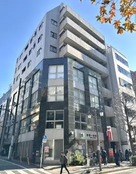 御苑ビルの外観