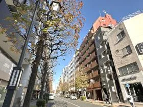 御苑ビルの外観
