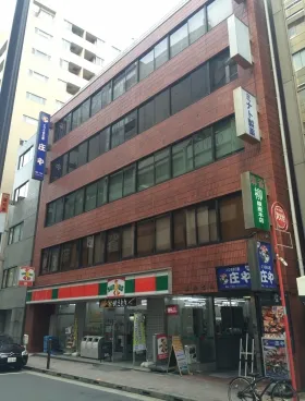 銀松ビルの外観