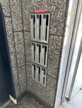 キャビネットビルの外観