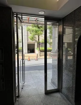 キャビネットビルの外観