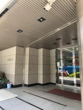 鉄信ビルの外観