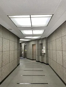 鉄信ビルの外観