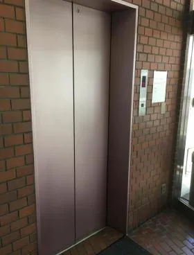 京王駅前ビルの外観