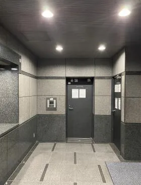 共和15番館ビルの外観
