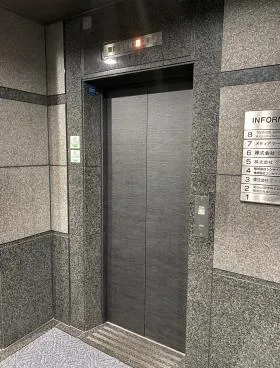 共和15番館ビルの外観