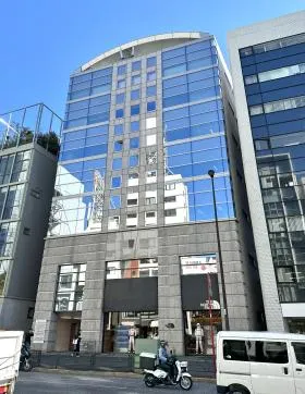 原宿ソフィアビルの外観