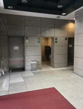亀井ビルの外観