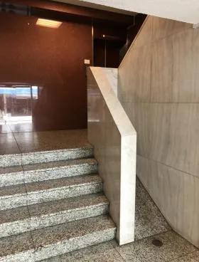 東信ビルの外観