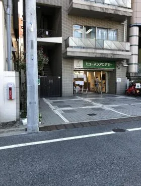 食糧学院ビルの外観