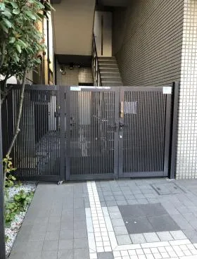 食糧学院ビルの外観