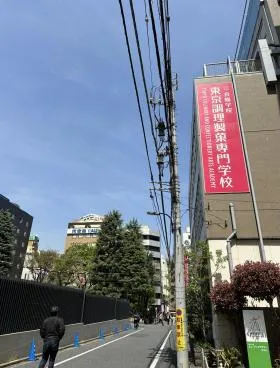 食糧学院ビルの外観