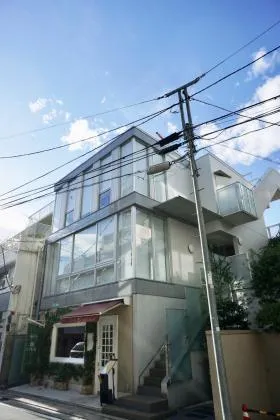 MA FIVEビルの外観