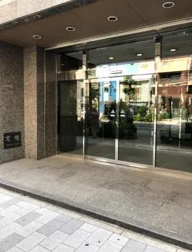 アクロポリス21ビルの外観