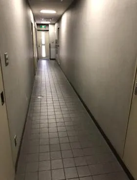 アクロポリス21ビルの外観