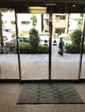 アクロポリス21ビルの外観