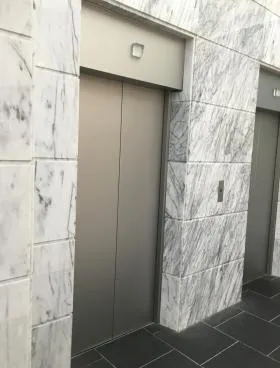 トナカイ神田タワーの外観
