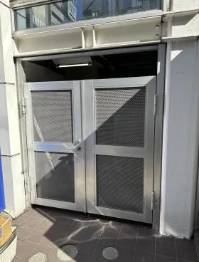 トナカイ神田タワーの外観