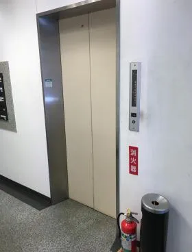 関内川島ビルの外観