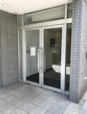 関内川島ビルの外観