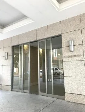 日土地山下町ビルの外観