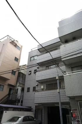 丸半ビル別館の外観