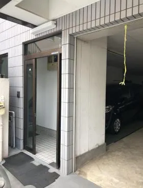丸半ビル別館の外観