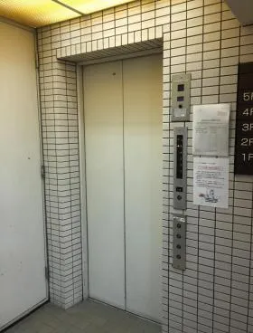 精興竹橋共同ビルの外観