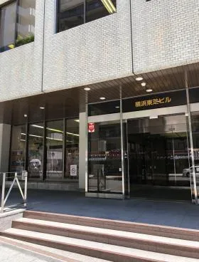 横浜東芝ビルの外観