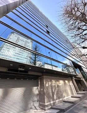 全国町村会館西館ビルの外観