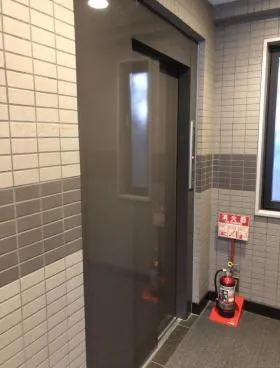 ヒカワザカビルの外観