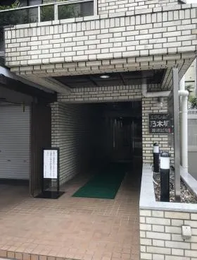 エクレール乃木坂ビルの外観