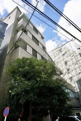トライアードビルの外観