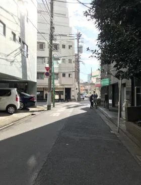 トライアードビルの外観