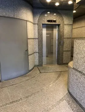 サリュートビルの外観