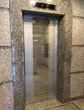 サリュートビルの外観
