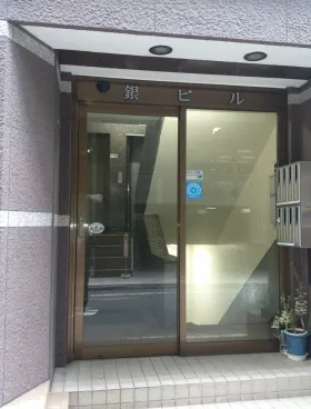 銀ビルの外観