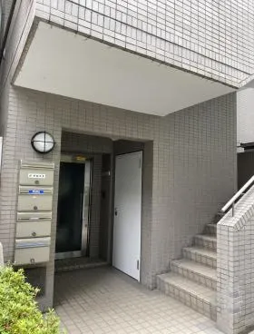 ヴィレッジイーストの外観