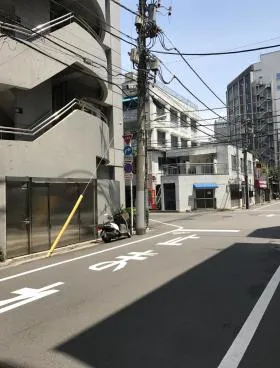 フロンティアビルの外観
