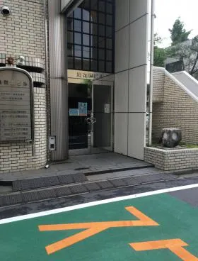 集花園ビルの外観