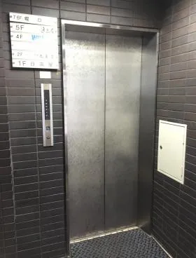 堀口ビルの外観