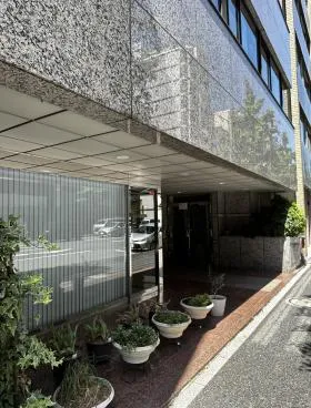 エステックビルの外観
