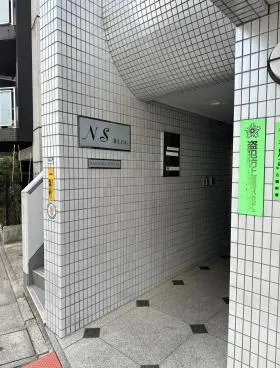 NS BLDGの外観